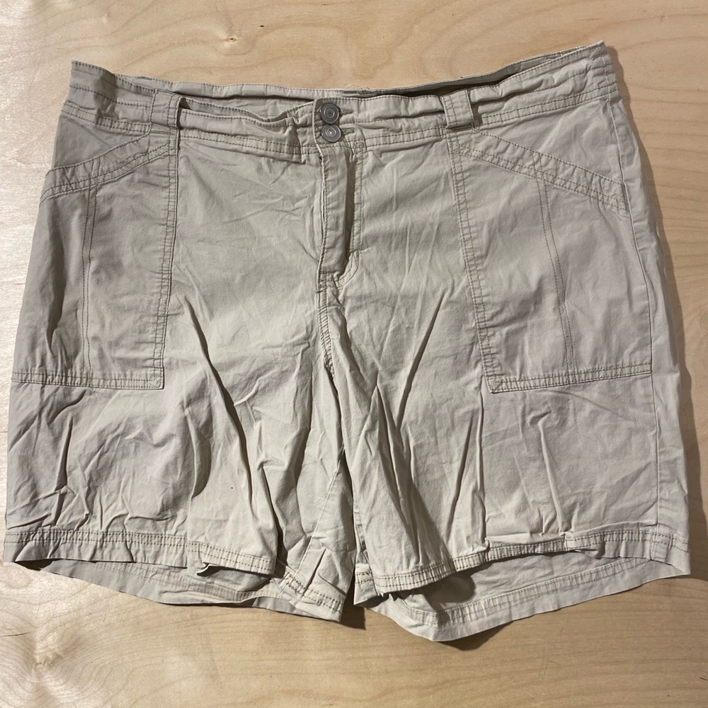 Lane Bryant Women's Light Tan Cargo Shorts 18 (DX) - Picture 4 of 8